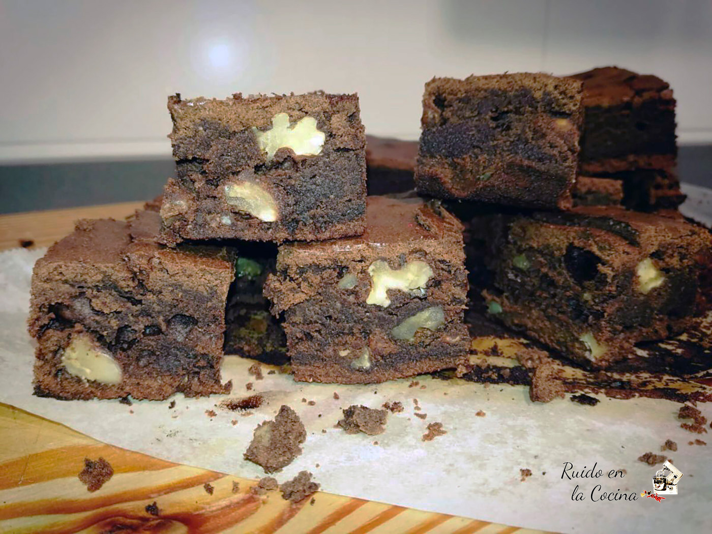 Brownie clásico de chocolate con nueces | Ruido en la Cocina®️
