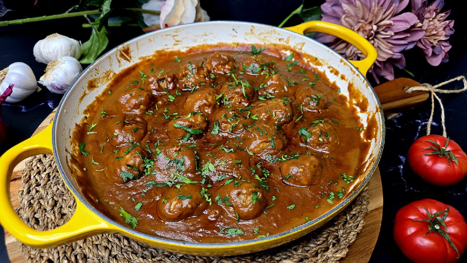 albóndigas en salsa española