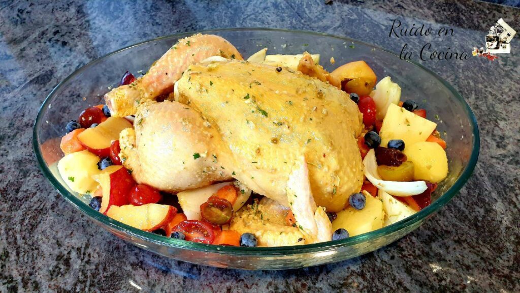 Pollo asado con frutas y verduras