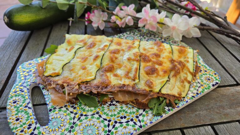 Sándwich viral de calabacín con salmón y rúcula
