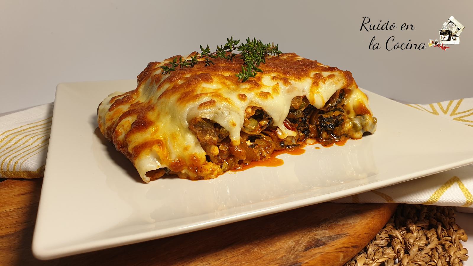 Canelones de verduras con pesto rojo
