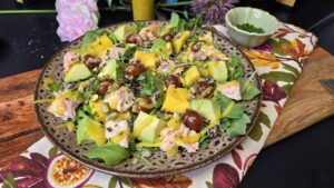 Ensalada de quinoa y salmón fresco