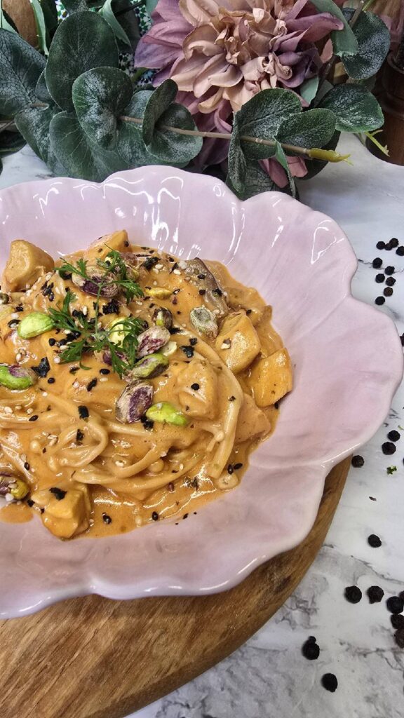 Bol asiático con miso y setas enoki