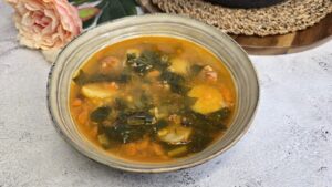 Sopa riojana con acelgas y chorizo