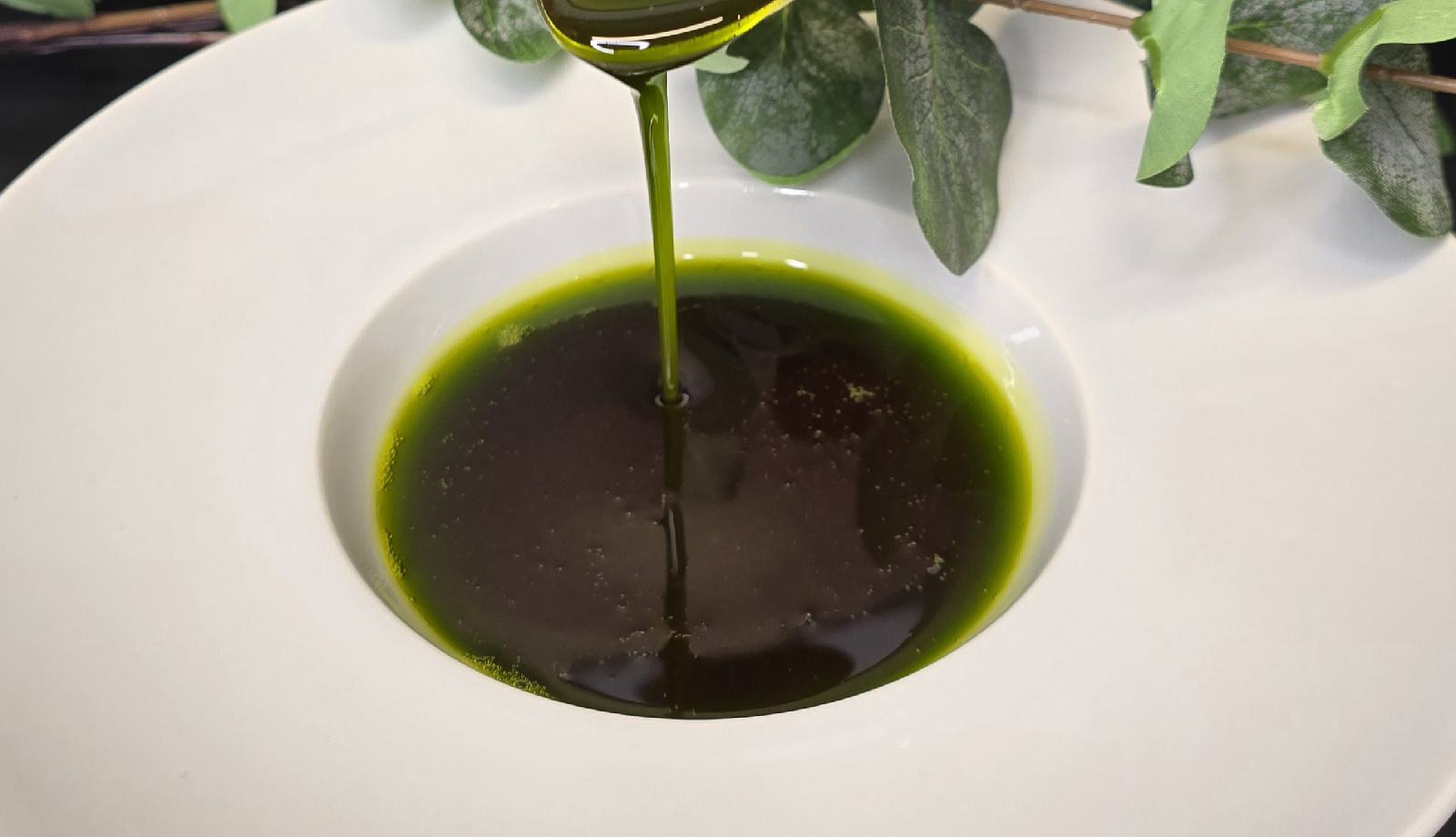Aceite de Albahaca (casero y verde intenso)