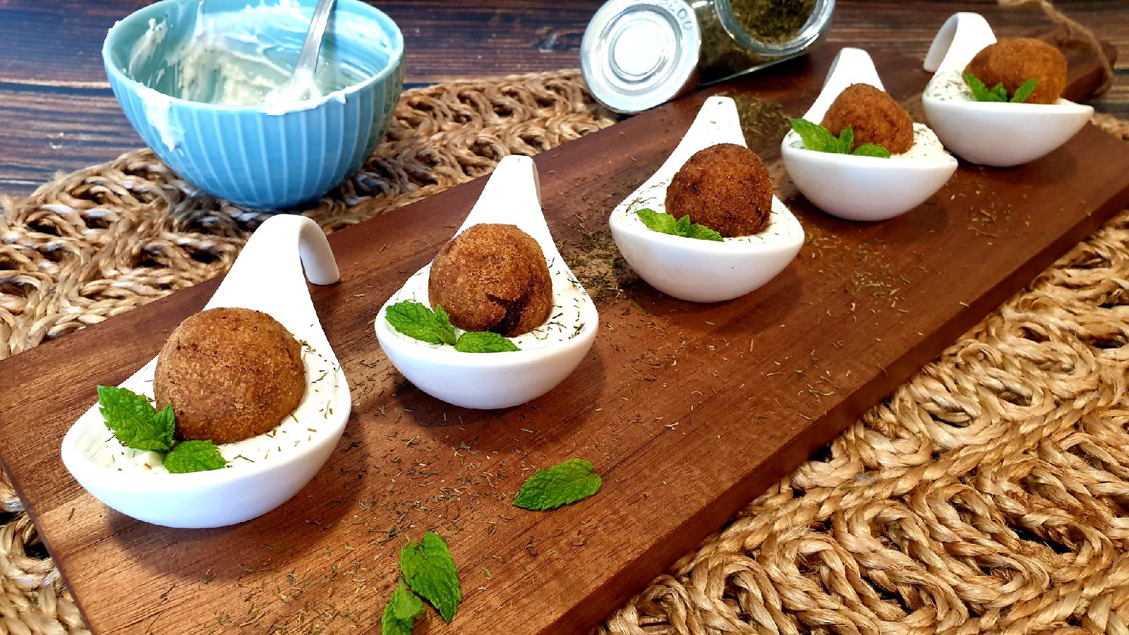 Falafel exprés con salsa de yogur