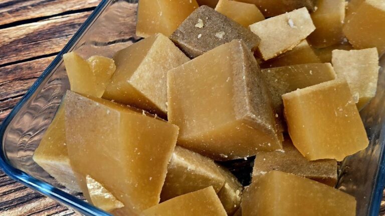 Caldo de huesos casero rico en colágeno