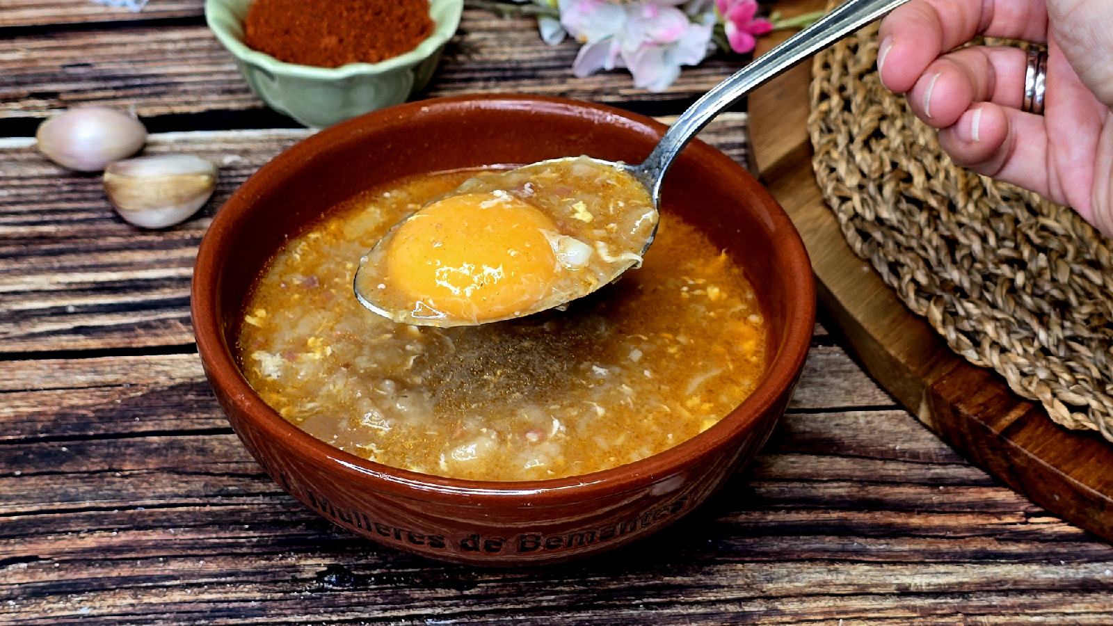 Sopa castellana o sopa de ajo