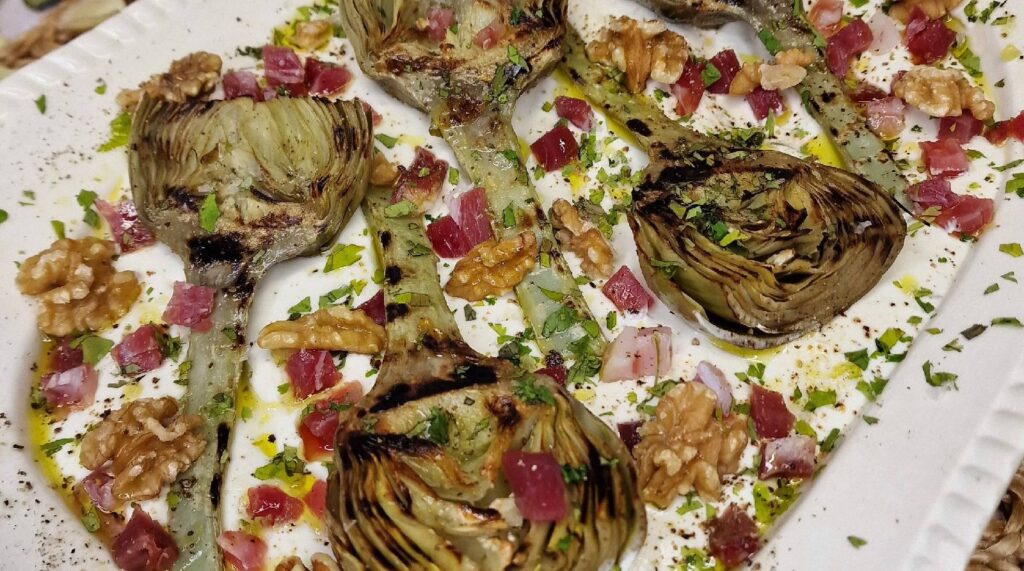 Alcachofas en salsa de feta