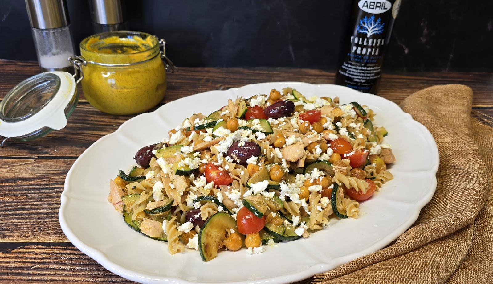 Ensalada templada de garbanzos y pasta