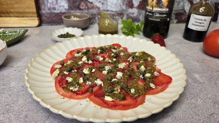 Ensalada de tomate y fresas
