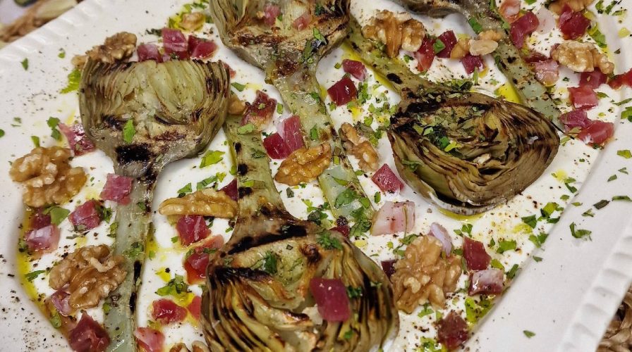 Alcachofas en salsa de feta