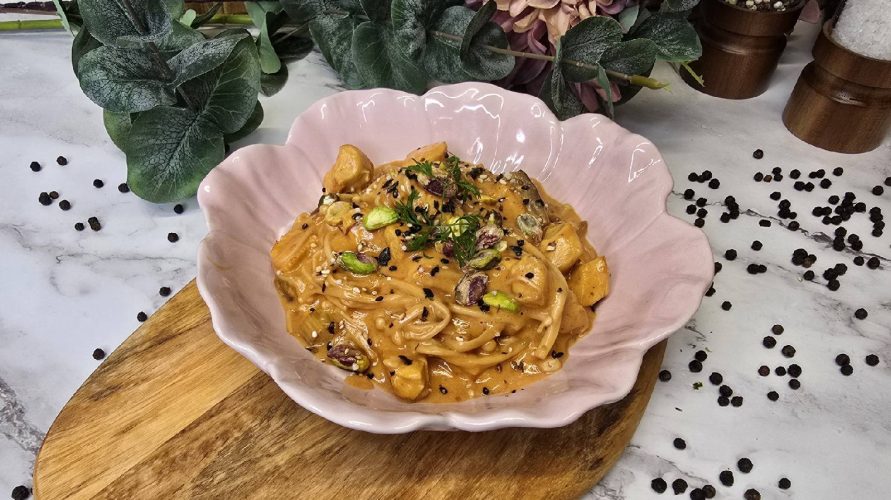 Bol asiático con miso y setas enoki