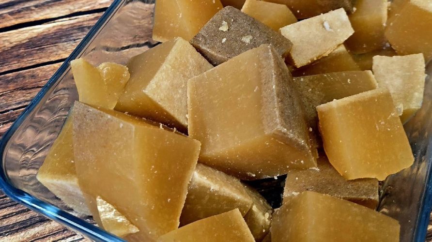 Caldo de huesos casero rico en colágeno