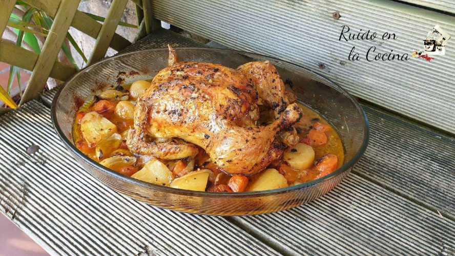 Pollo asado con frutas y verduras