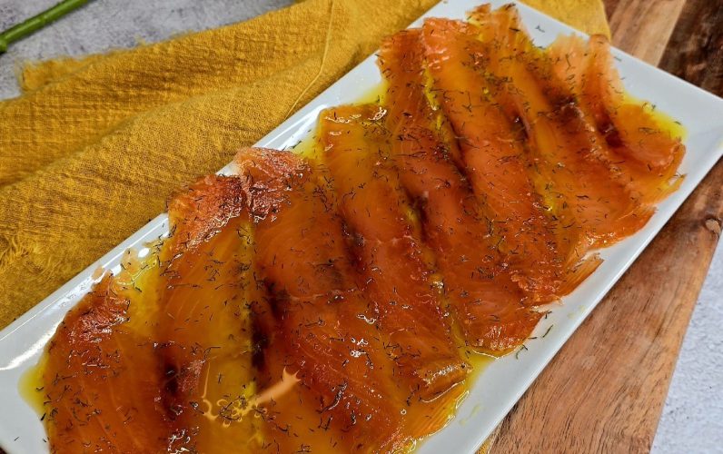 Salmón marinado casero o gravadlax